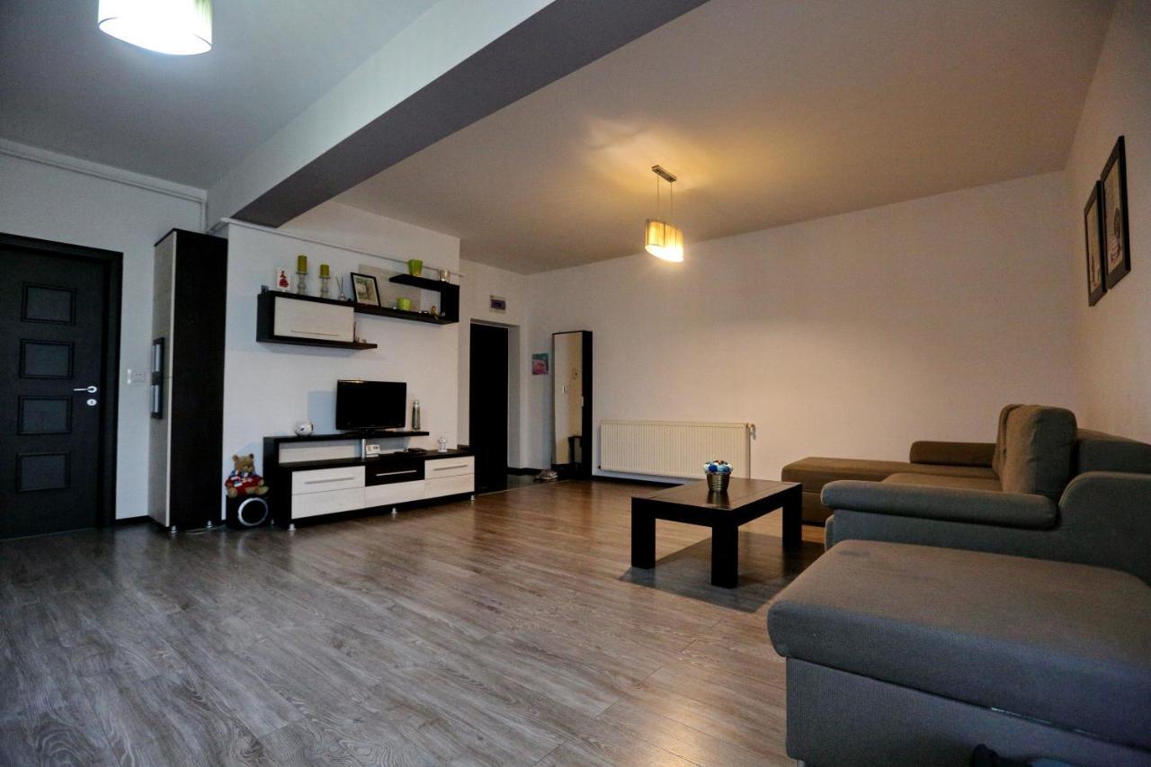 Apartmán Bloc Izvor Piteşti Exteriér fotografie